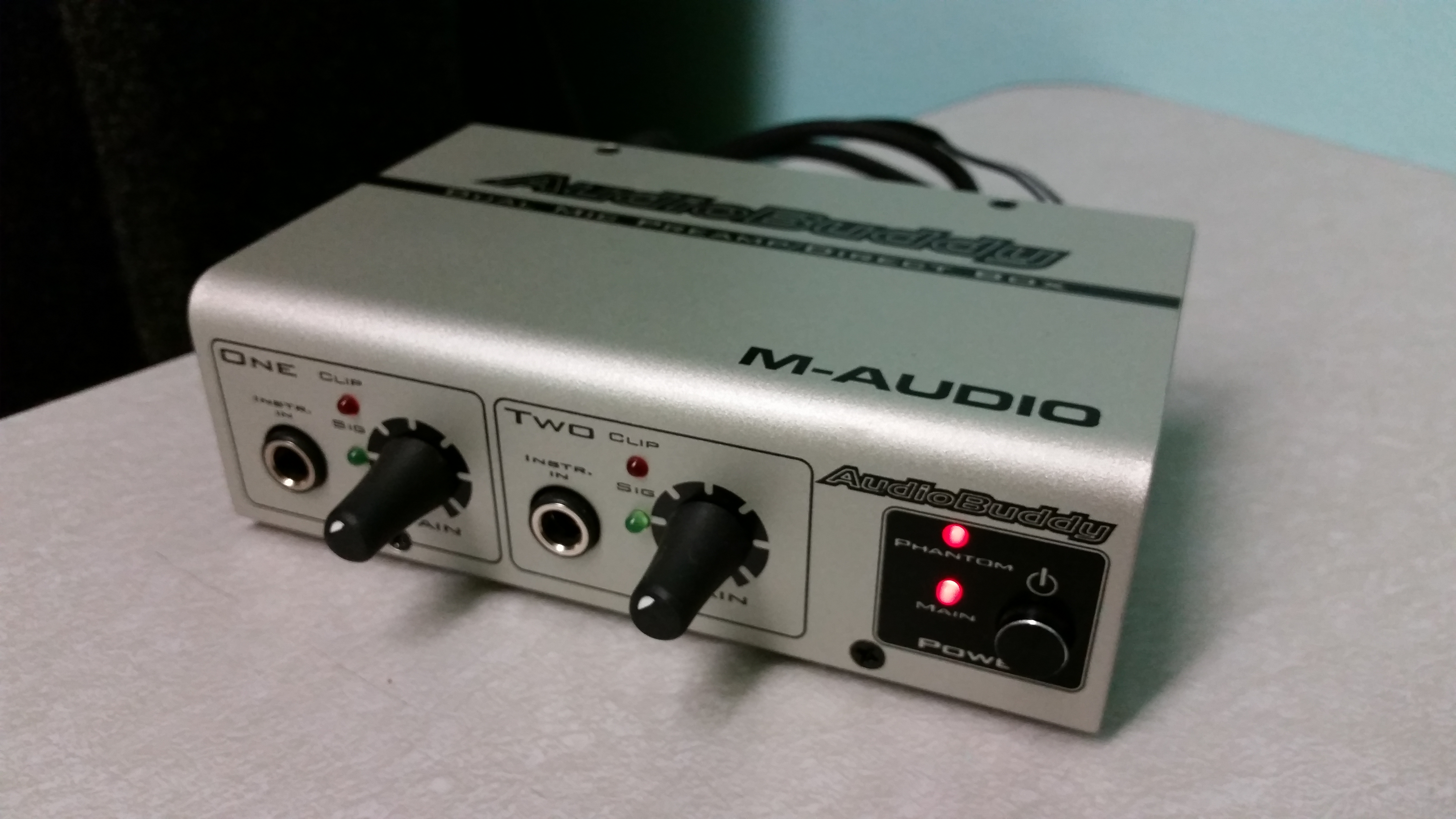 caption=Audiobuddy will only record if both power lights are on.